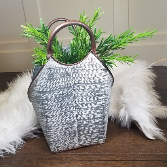 HD Designs Metal Basket | 13" T x 9" W - Picture 1 of 7